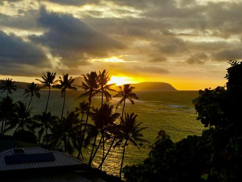 Another perfect sunrise in Hawaii Nei! ~ Holly Bergosa